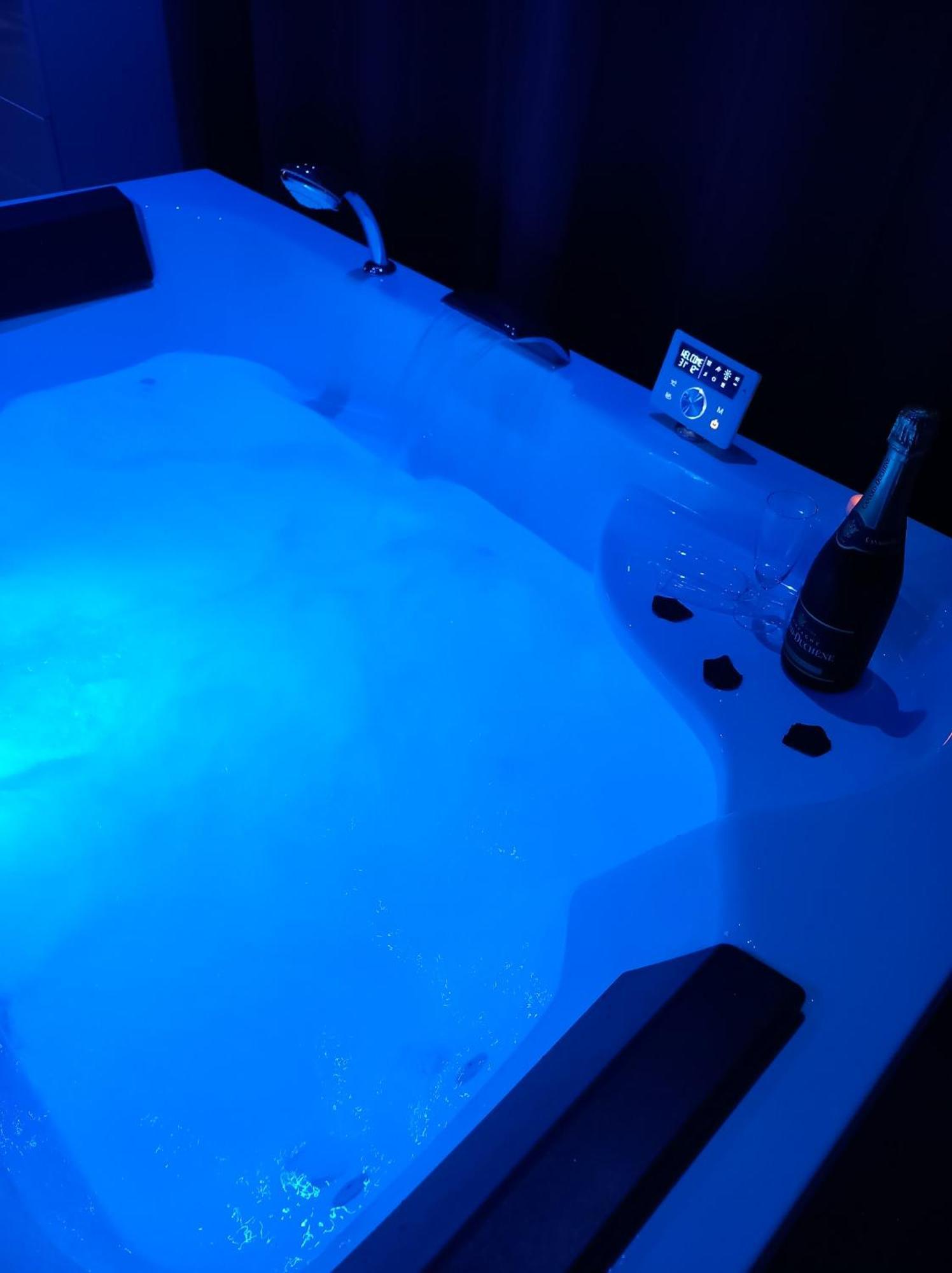Gites & Spa Du Bien-Etre - Spa Privatif Courgains Esterno foto